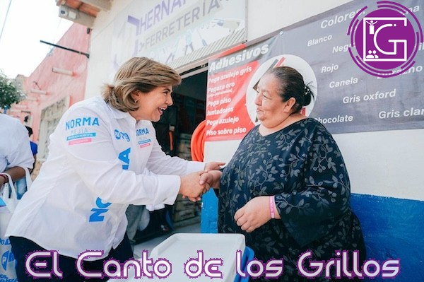 Platica Norma Mejía con habitantes de la colonia Adolfo López Mateos