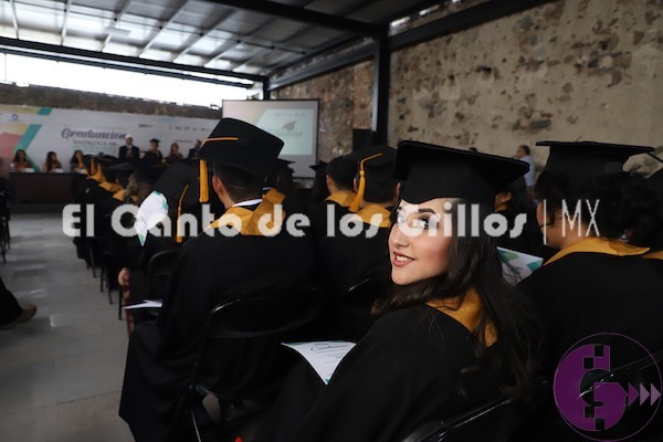 Nueva generación de ingenieros egresa de la @UT_Corregidora