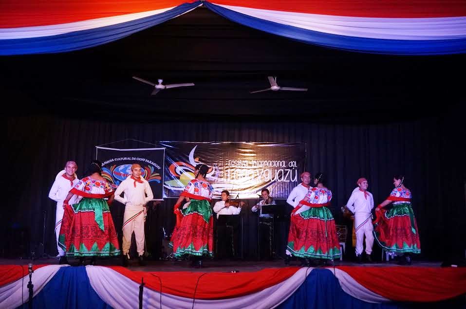 En Paraguay, grupos artísticos de @UAQmx hacen gala de folclor mexicano