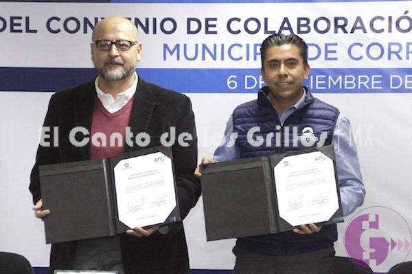 Firma @RobertSosaP convenio entre #Corregidora y @UT_Corregidora