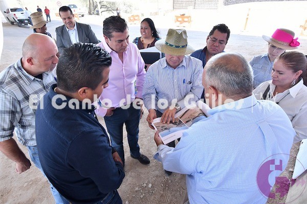 Gira de trabajo de @TonoMejiaLira con la SCT para conocer avances de obra en la carretera 120