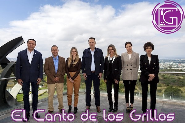 Presenta Kuri a Reina de la Navidad 2023