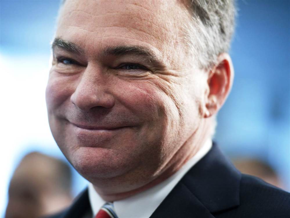 Tim Kaine, un católico "aburrido" que habla fluidamente español