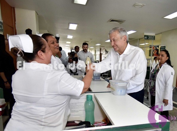 Vamos a levantar el sistema de salud: AMLO