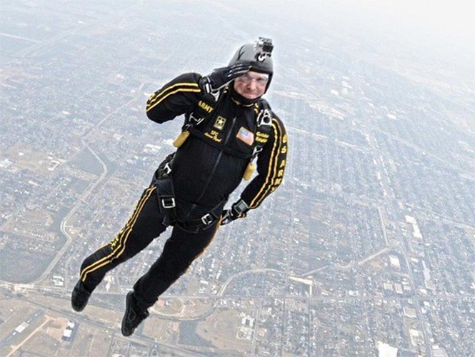 #Sorprendente: Se aventó sin paracaídas a 25 mil pies de altura