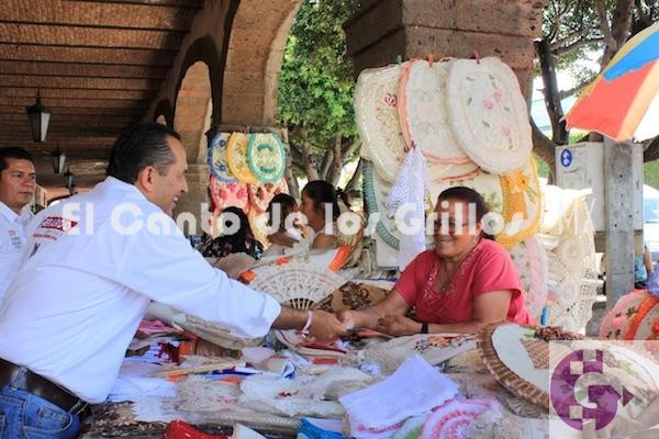 Da banderazo Gerardo Sánchez a brigadas juveniles y realiza activismo en el centro sanjuanense