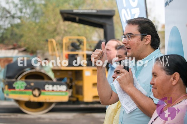 Inicia gobierno de @memovegamx mejoramiento de calle principal de Arcila