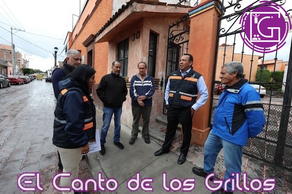 Entrega Roberto Cabrera rehabilitación de banquetas de calle Mariano Jiménez