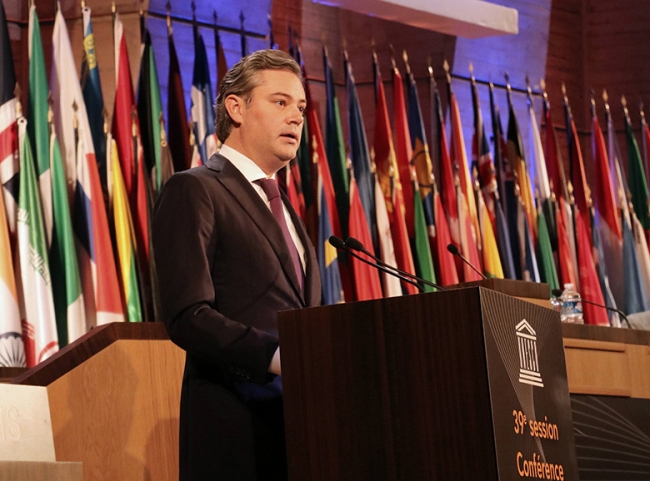 Refrenda @aurelionuno en París compromiso de México con #valores de la UNESCO