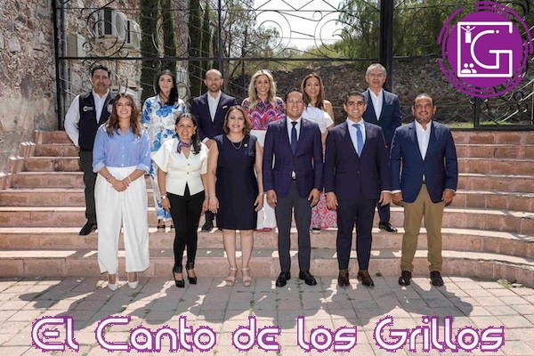 Toma Chepe Guerrero protesta a integrantes del Patronato del Sistema DIF Municipal