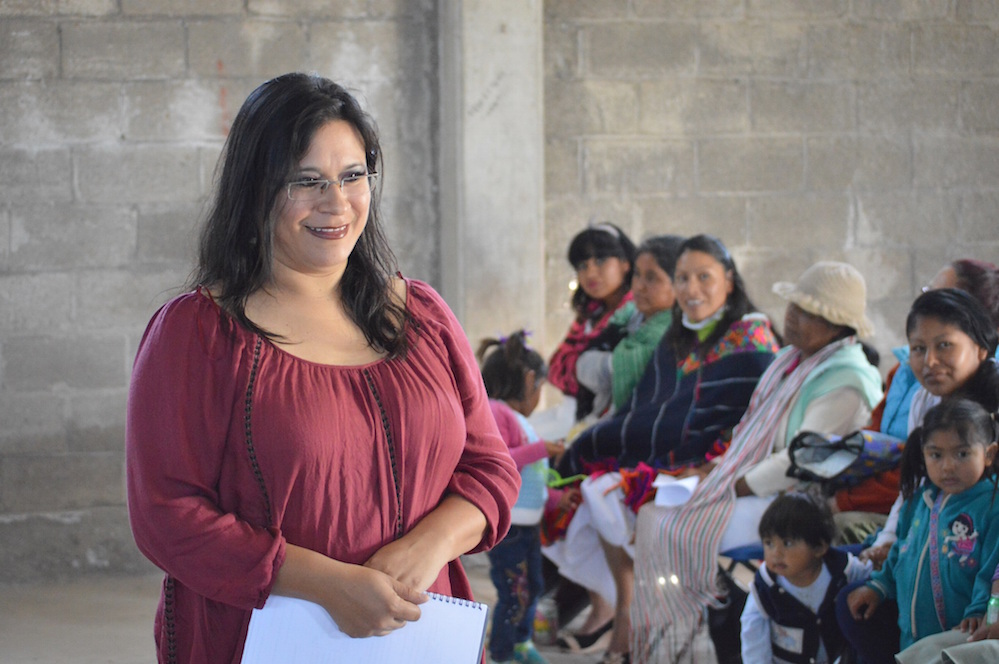 En Amealco, imparte IEEQ talleres a mujeres indígenas