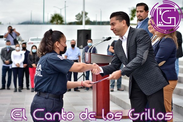 Reconocen a policías de #Corregidora por 20 años de trayectoria