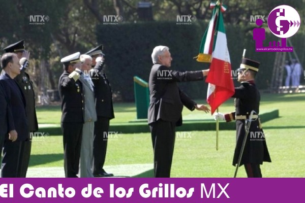 Tenemos que reafirmar nuestro patriotismo honrando a la #bandera: AMLO