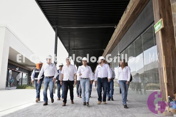 Realiza @RobertSosaP recorrido por la obra del outlet