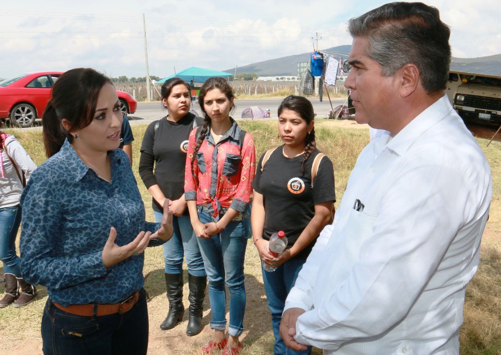 Realiza Leticia Rubio recorrido por obras de tramo carretero que presentan irregularidades