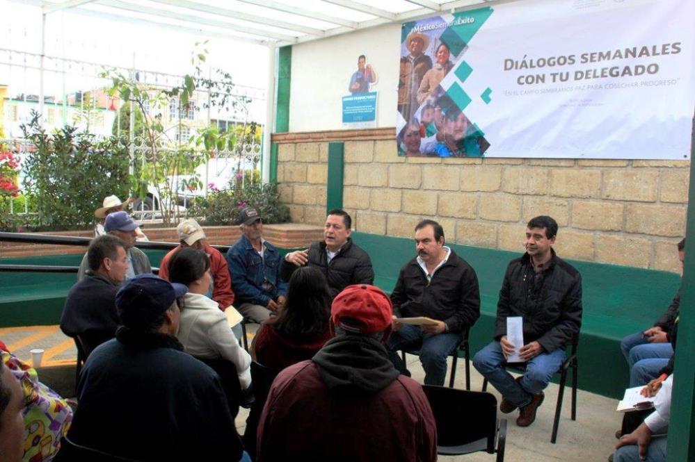 Dialoga Nieto Chávez con productores amealcenses