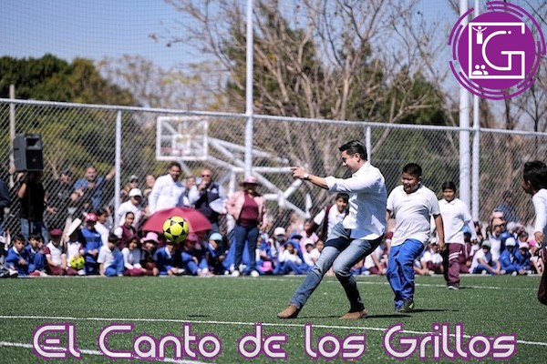 Entrega Felifer Macías nueva cancha de futbol en primaria Héroes de Chapultepec